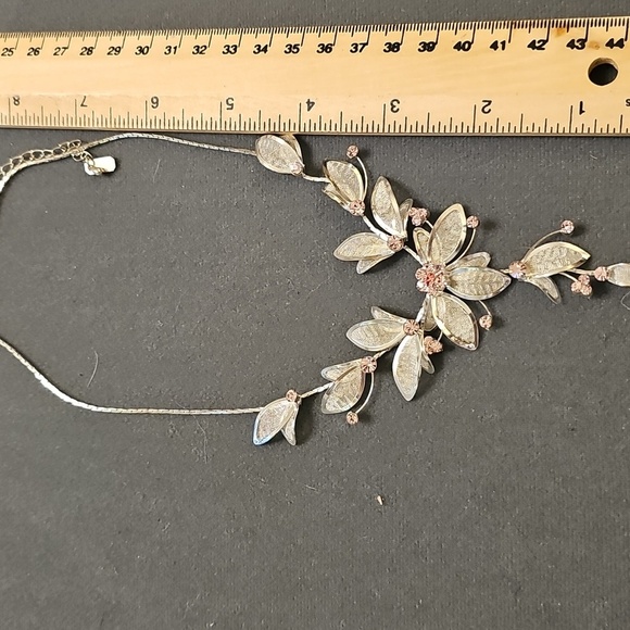 Elegant Silver Leaf Necklace With Pink Stones and Earring Set. Vintage - Picture 5 of 7